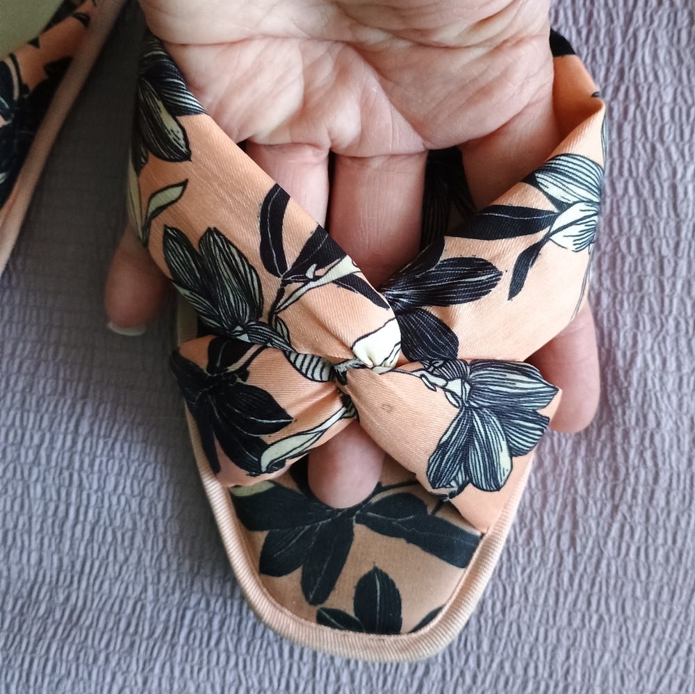 Dolce Vita Fabric Slip Sandals - Picture 4 of 7